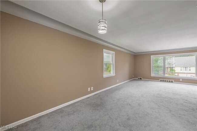 Building Photo - 23728 Glenhill Dr