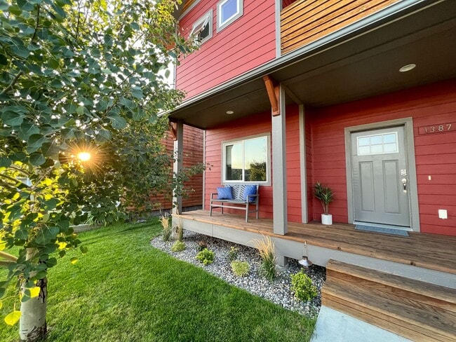 Building Photo - Charming Downtown Retreat: A Unique Blend of Urban Living and Montana Charm in Bozeman