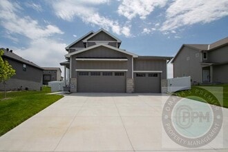Building Photo - Modern New Build 4Bd/4Ba Papillion (photos staged for effect)