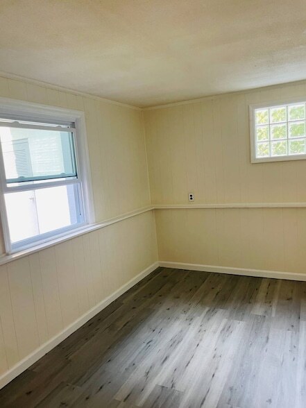Building Photo - 146 Woolsey Ave