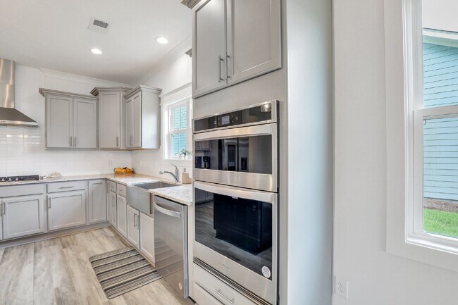 Building Photo - "Lagoon view in Lawton Station - Spacious ...