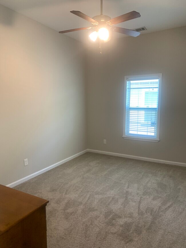 Building Photo - 774 Welch St SW