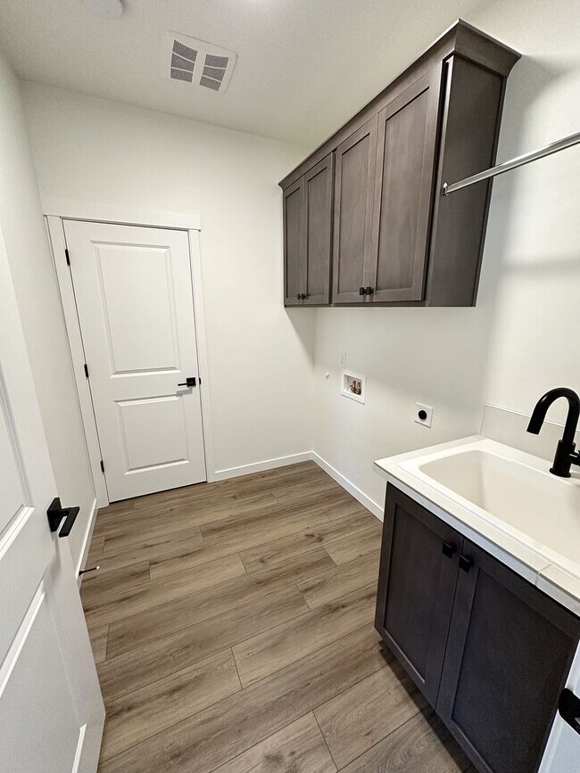 Building Photo - Brand New 3-Bed, 2-Bath Home for Lease – 1,877 sq ft in South Richland