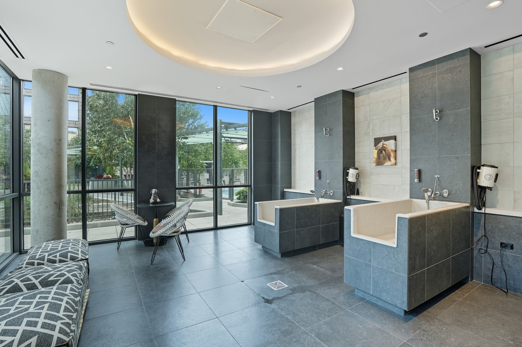 Building Photo - 932 W Washington Blvd