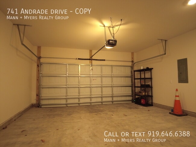 Building Photo - 741 Andrade Dr