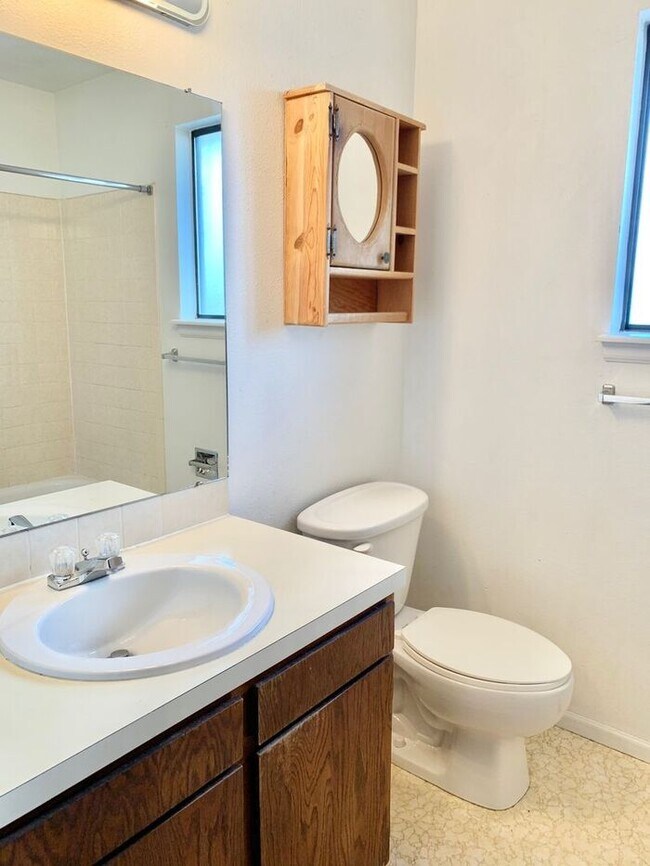 Building Photo - Spacious 2 Bed/1.5 Bath Duplex in West Loveland