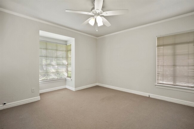 Building Photo - 7204 Meadow Lake Ave