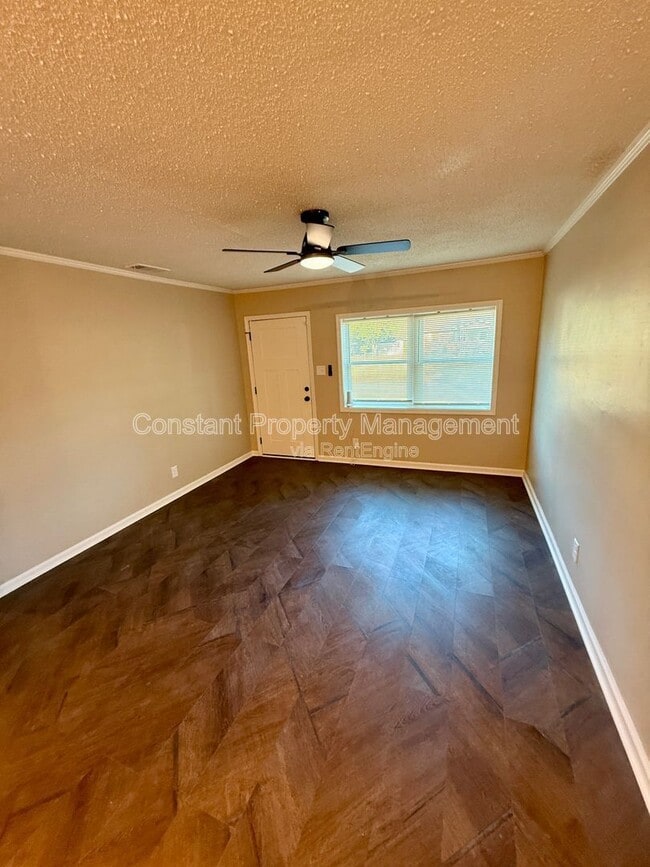 Building Photo - 2516 Medford Pl