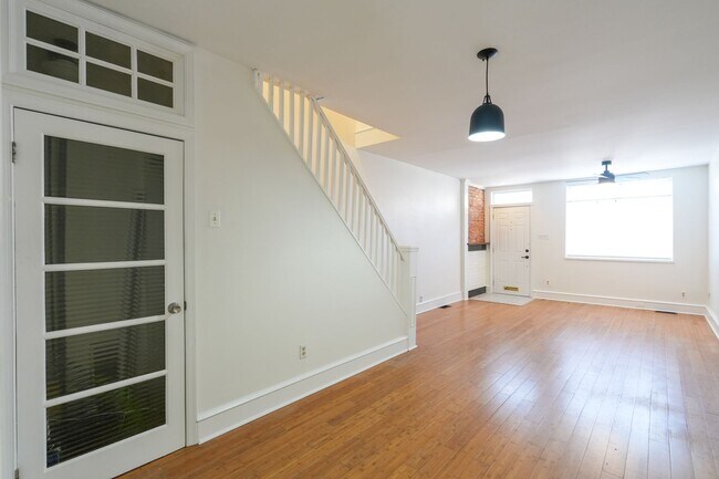 Building Photo - Charming 2BR in the Heart of East Passyunk — Steps to Philly's Best Dining!