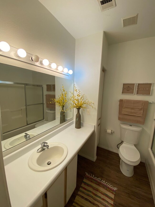 Building Photo - Cute and Charming furnished Condo with att...