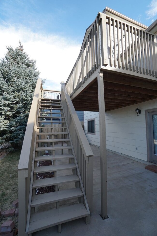 Building Photo - 4244 Round Hill Dr