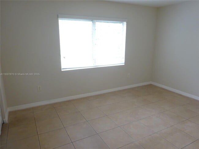 Building Photo - 1538 NE 131st Ln