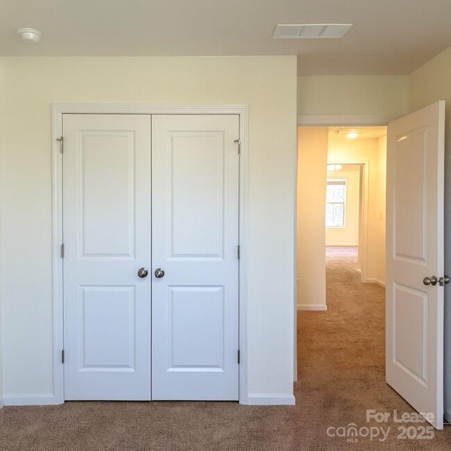 Building Photo - 2841 Yeager Dr NW