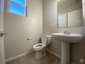 Building Photo - 4 BED 2.5 BATH 2 CAR GARAGE,  LARGE CORNER...