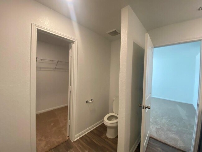 Building Photo - 309 Riverdale Dr