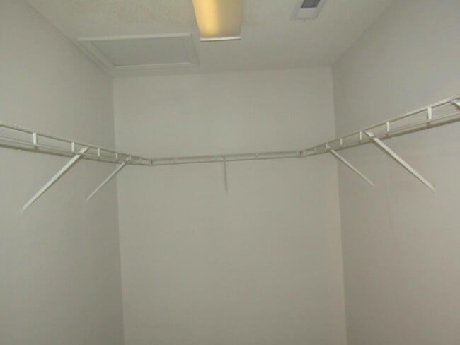 Building Photo - 2208 Seaford Dr