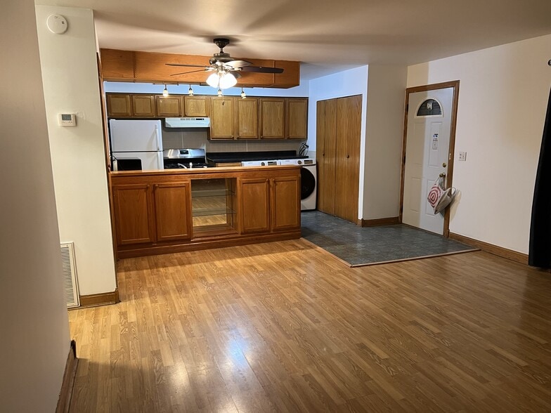 Building Photo - 1362 Cove Dr