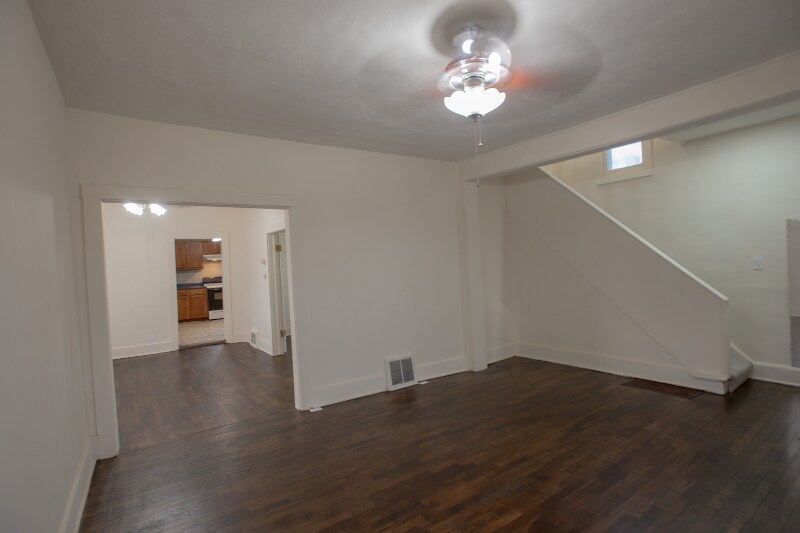 Building Photo - 1185 SW Macvicar Ave