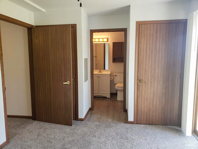 Building Photo - 687 Wood Violet Ln
