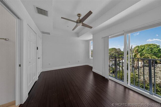 Building Photo - 2725 NE 8th Ave