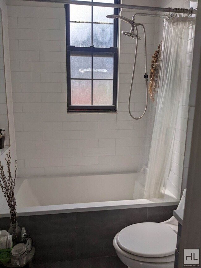 Building Photo - QUINCY STREET / Amazing Modern 1-Bed 1-Bat...