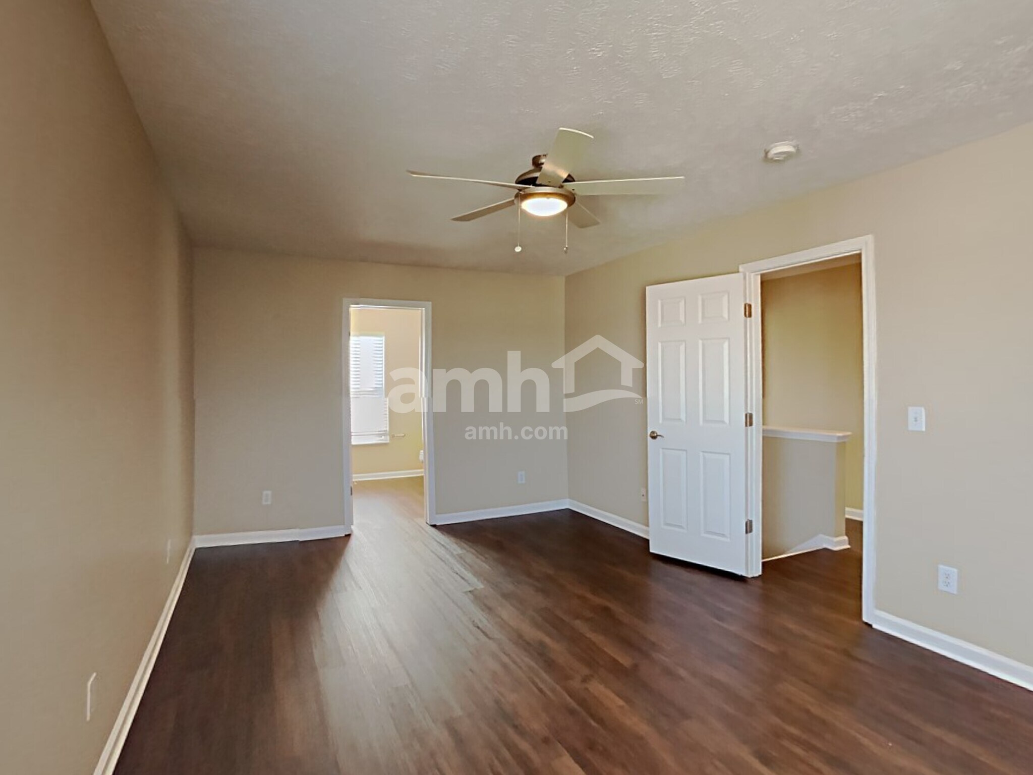 Building Photo - 4568 Hawthorn Dr