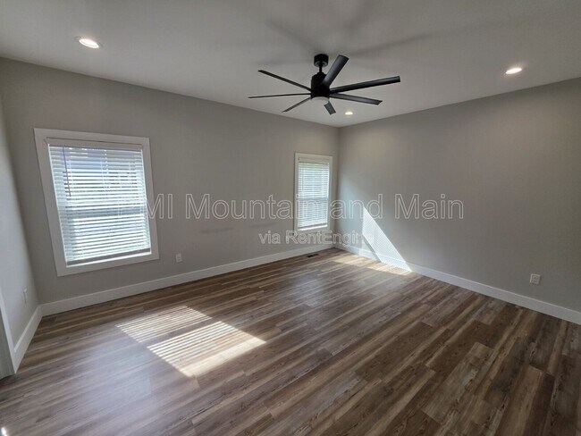 Building Photo - 339 Hazel Mill Rd