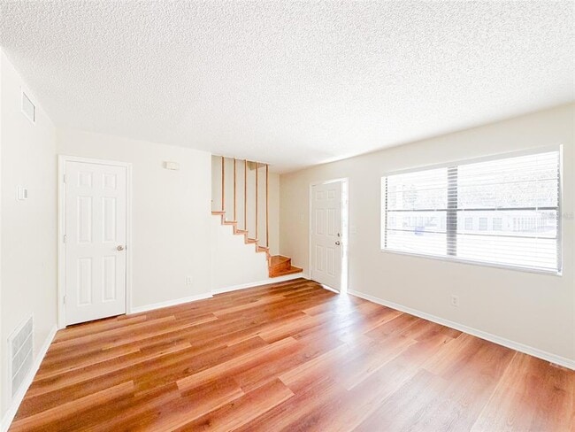 Building Photo - 2017 N Kelley Ave