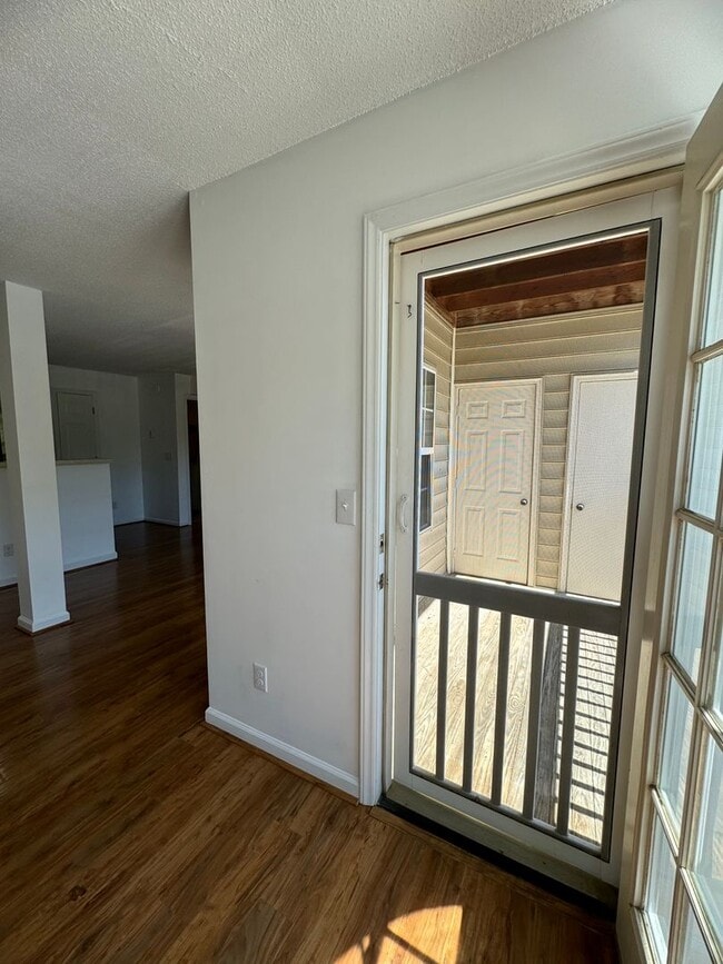 Building Photo - 2BR 2BA Condo beside Greenway