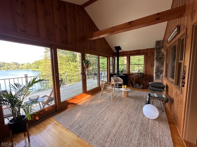 Building Photo - 523 Upper Highland Lakes Dr