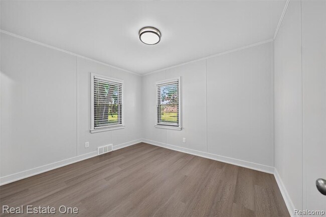 Building Photo - 2079 Klingensmith Rd
