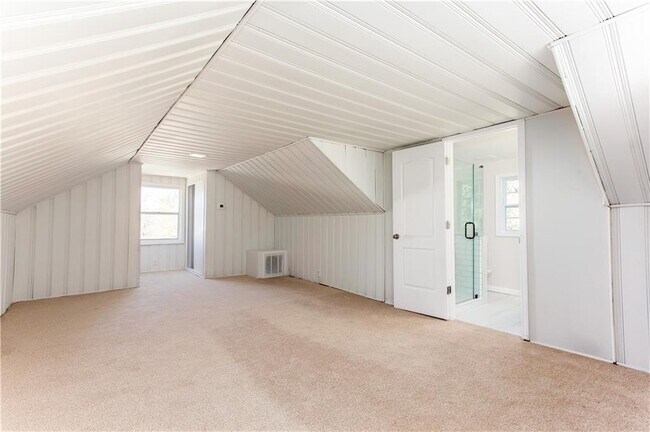 Building Photo - 1665 Beecher St SW