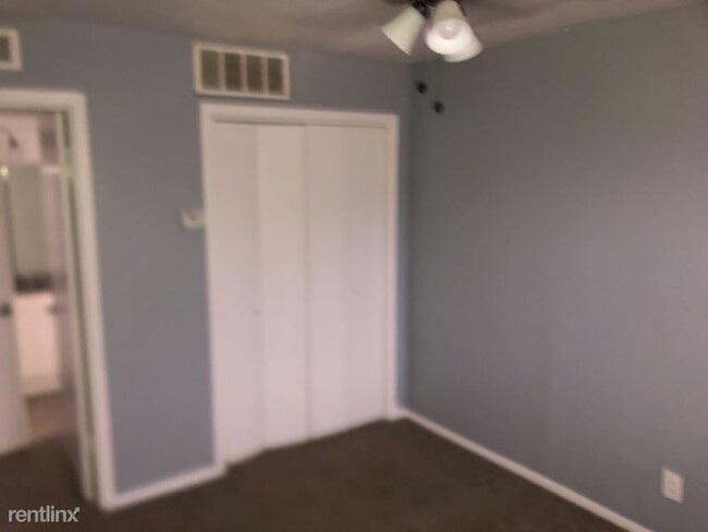 Building Photo - 2 br, 1.5 bath Townhome - 313 Rolston Rd
