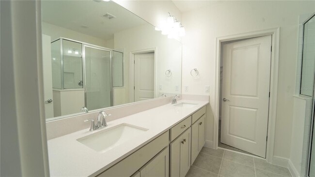 Building Photo - 4867 Cross Pr Pkwy