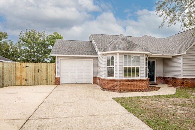 Building Photo - Freshly Renovated Rental Property