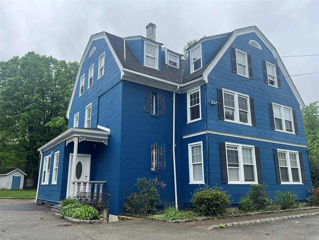 Building Photo - 1061 Oregon Rd
