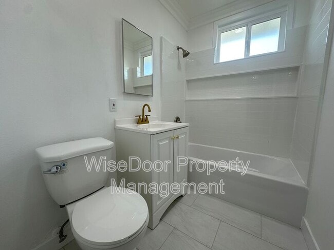 Building Photo - 1812 E Adams Ave