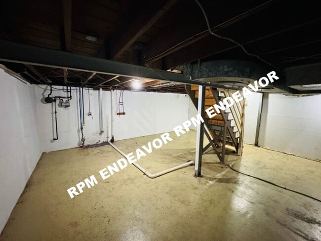 Building Photo - 2 Bed 1 Bath Home | Basement + Garage | Large Yard | Move-In Ready