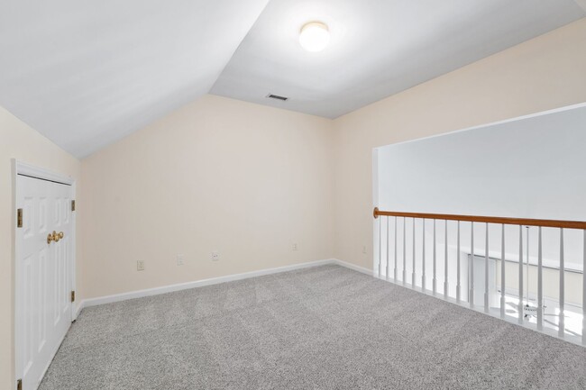 Building Photo - Lovely 3 bedroom townhome in fantastic Ral...