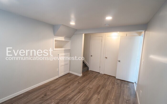 Building Photo - 2913 Chatsworth Way