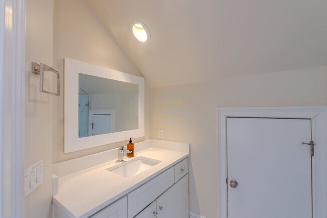 Building Photo - 87 Singleton Beach Rd