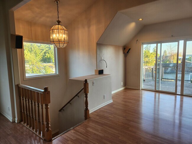 Building Photo - Easy access to the Birch Bay Coastline! La...