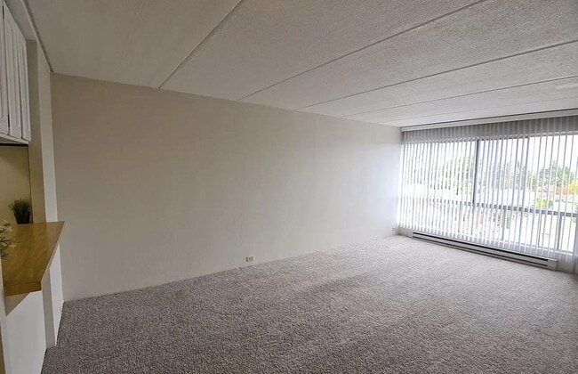 Building Photo - 1700 Civic Center Dr