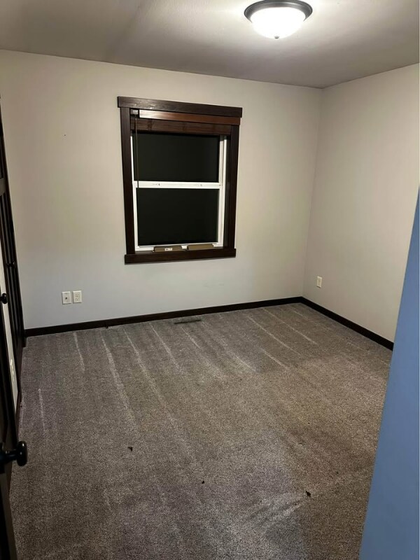 Building Photo - 1042 E Madison St