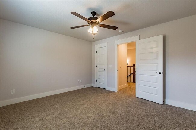 Building Photo - 489 E Ozark View Drive