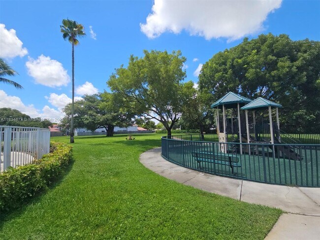 Building Photo - 5030 NW 116th Ct