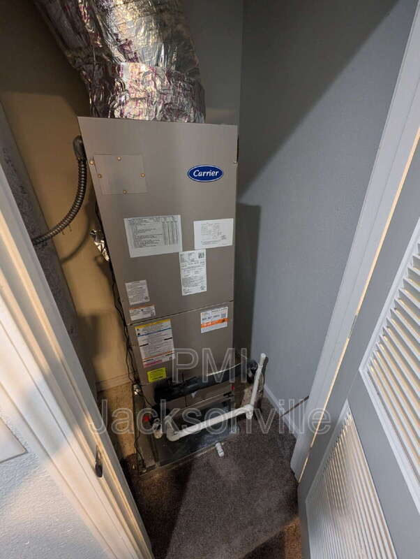 Building Photo - 1048 N Black Cherry Dr