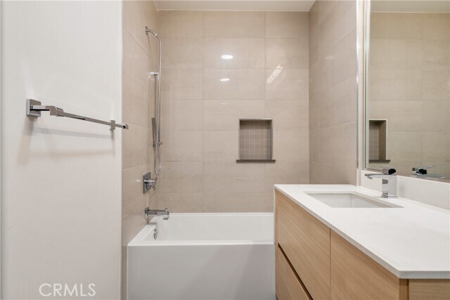 Building Photo - 820 S Wilton Pl