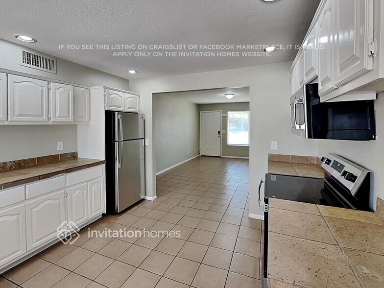 Building Photo - 10902 W Montecito Ave