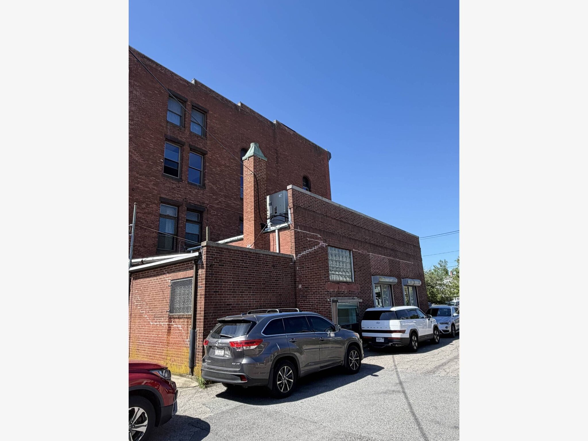 Building Photo - 1098 Main St